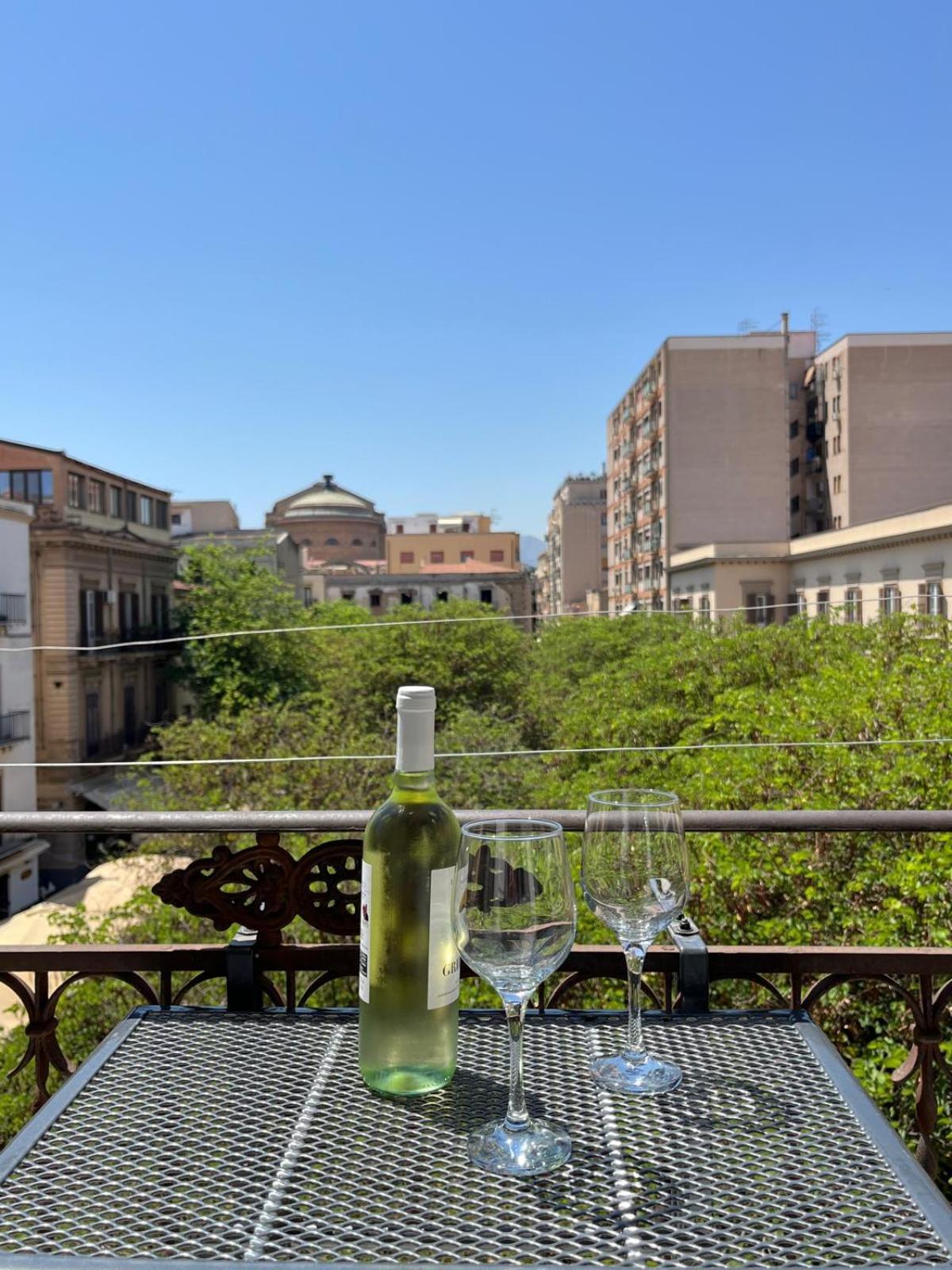 Casa Vacanze Da Ruggero Al Massimo Palermo Ngoại thất bức ảnh